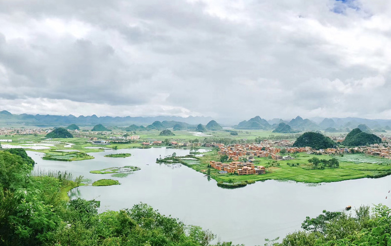 美丽的普者黑景区俯瞰图。